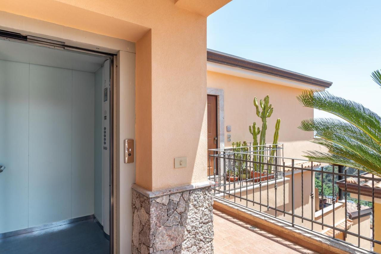 Taormina Panoramic Apartment With Parking 外观 照片